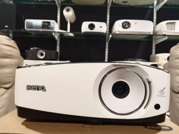 BenQ MP-780 WXGA Resolution 2500 ANSI Lumens brightness Projector