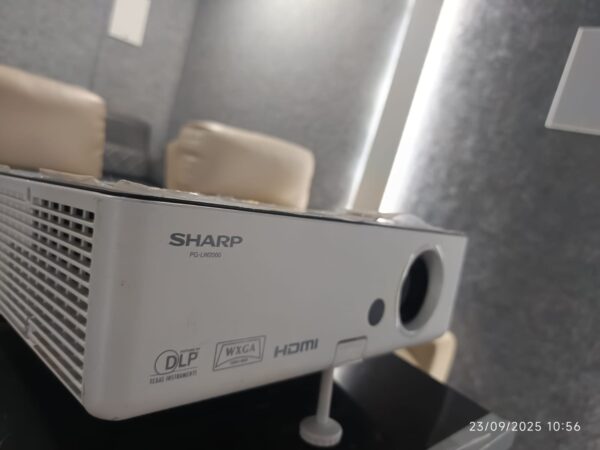 Sharp PG-LW2000 WXGA projector